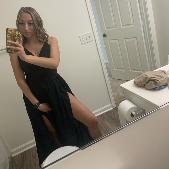 Meet your Posher, Stephanie 💛 - Picture 1 of 1